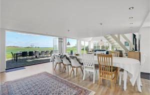 Χώρος καθιστικού στο Cozy Home In Store Heddinge With Wifi