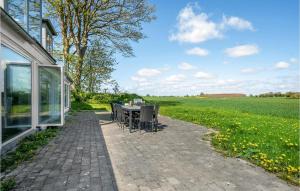 Κήπος έξω από το Cozy Home In Store Heddinge With Wifi