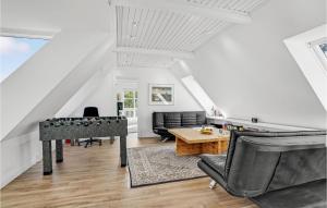 Χώρος καθιστικού στο Cozy Home In Store Heddinge With Wifi