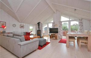 a living room with a couch and a table at Bim in Fanø