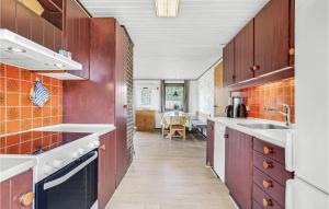 Kuchyň nebo kuchyňský kout v ubytování Holiday Home Ved Volden Blåvand