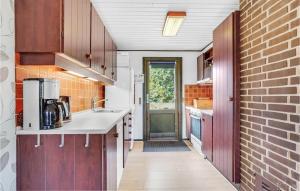 Kuchyň nebo kuchyňský kout v ubytování Holiday Home Ved Volden Blåvand + 20 fotografií