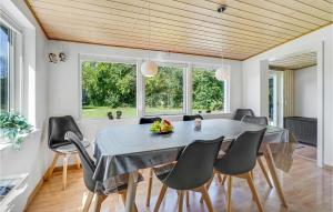Fotografie z fotogalerie ubytování Three-Bedroom Holiday Home In Jagerspris v destinaci Jægerspris