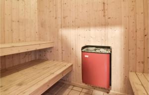 a sauna with a red trash can in it at Mosegrden in Fåborg