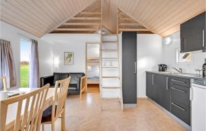 Kuchyň nebo kuchyňský kout v ubytování Lovely Home In Ulfborg With Kitchen