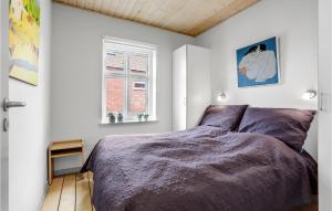 a bedroom with a bed and a window at Cozy Apartment In Gudhjem With Wifi in Gudhjem