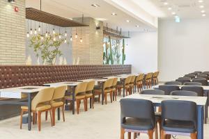 a row of tables and chairs in a restaurant at Jeonju Signature Hotel&Residence in Jeonju