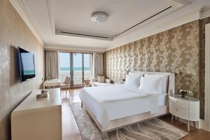 Postel nebo postele na pokoji v ubytování Club Privé By Rixos Saadiyat