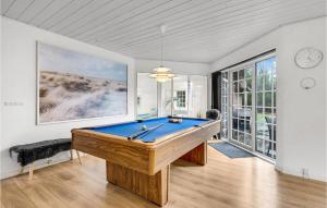 Billardbord på Stunning Home In Ringkbing With 6 Bedrooms, Sauna And Wifi