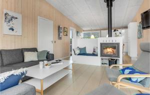 Зона вітальні в Amazing Home In Haderslev With Sauna