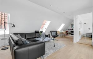 Χώρος καθιστικού στο Gorgeous Apartment In Gudhjem With Wifi