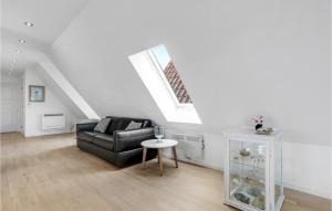 Χώρος καθιστικού στο Gorgeous Apartment In Gudhjem With Wifi