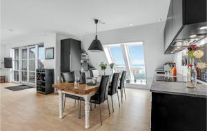 Η κουζίνα ή μικρή κουζίνα στο Gorgeous Apartment In Gudhjem With Wifi