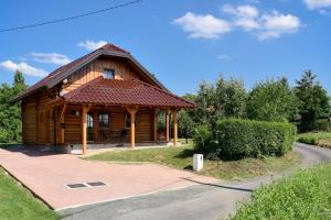 Fotografia z galérie ubytovania Hazelnut Pool House - Happy Rentals v destinácii Ludbreg