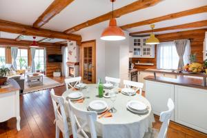 Fotografia z galérie ubytovania Hazelnut Pool House - Happy Rentals v destinácii Ludbreg