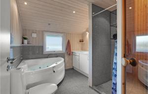 Koupelna v ubytování Amazing Home In Tarm With Kitchen + 27 fotografií