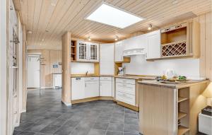 Η κουζίνα ή μικρή κουζίνα στο Holiday Home Sigfred Jensens Vej Hvide Sande Denm Vi