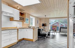 Η κουζίνα ή μικρή κουζίνα στο Holiday Home Sigfred Jensens Vej Hvide Sande Denm Vi