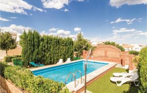 Πισίνα στο ή κοντά στο 3 Bedroom Awesome Home In Hornachuelos