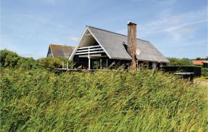 ファーンにあるKlitlyの草の丘の上に座る家