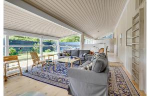 Et opholdsområde på Holiday Home Uglevej Idestrup Iv