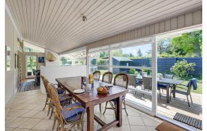 En balkon eller terrasse på Holiday Home Uglevej Idestrup Iv