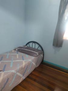En eller flere senge i et værelse på MAK Homstay upstairs