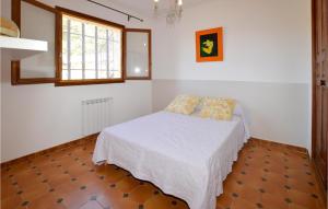 Posteľ alebo postele v izbe v ubytovaní Cozy Apartment In Porticcio With Wifi