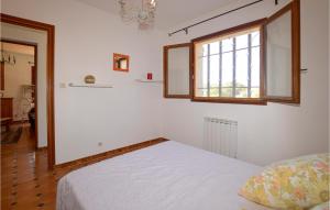 Posteľ alebo postele v izbe v ubytovaní Cozy Apartment In Porticcio With Wifi