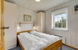a bed in a room with a window at Holiday Home Lakolk Rømø Xii in Bolilmark