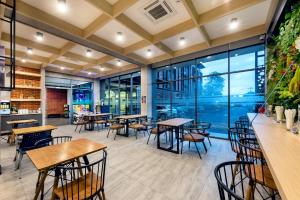 Restaurace v ubytování PLAAI Plus Hotel Rayong