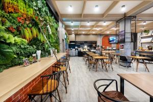 Restaurace v ubytování PLAAI Plus Hotel Rayong