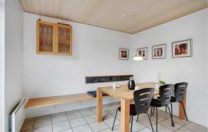 Posezení v ubytování 2 Bedroom Stunning Home In Nørre Nebel