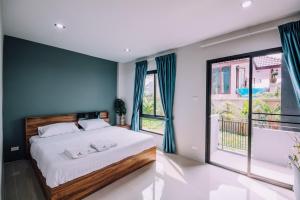 Postel nebo postele na pokoji v ubytování The Living Hotel SamutPrakan + 37 fotografií