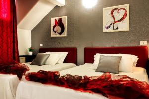 Postel nebo postele na pokoji v ubytování Hotel RossoVino Milano