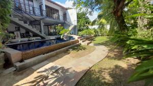 a house with a swimming pool in the yard at Villa Mosaic in Tangalle