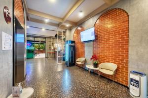 TV a/nebo společenská místnost v ubytování PLAAI Plus Hotel Rayong