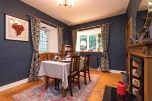 a dining room with a table and chairs at Hideaway country cottage near Edinburgh in Penicuik