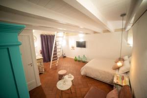 a bedroom with a bed and a ladder in a room at Vecchia Mottola Albergo Diffuso in Mottola
