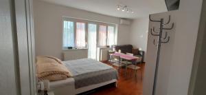 Postel nebo postele na pokoji v ubytování La Siesta Bogács Apartman