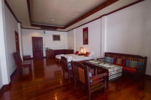Posezení v ubytování Senesothxuene Hotel