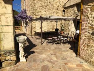 Patio alebo iná vonkajšia časť ubytovania Villa spacieuse à Laroque-des-Albères avec piscine privée