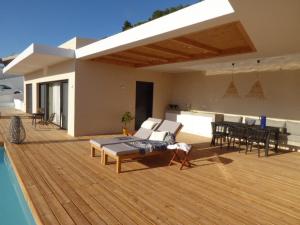 The swimming pool at or close to Villa Hermes