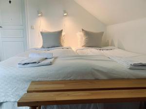 Rúm í herbergi á Eksgården