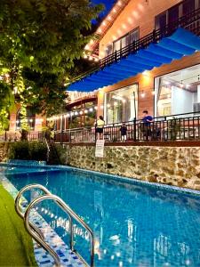 a large swimming pool in front of a building at Thanh Tu Homestay - Venuestay in Vĩnh Phúc