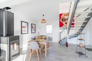 Fotografia z galérie ubytovania Maison pour 6 à Erquy - Piscine collective v destinácii Erquy