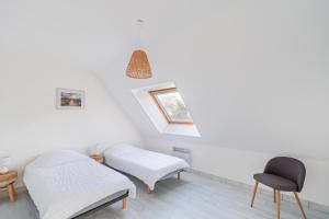 Posteľ alebo postele v izbe v ubytovaní Maison pour 6 à Erquy - Piscine collective