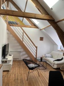 TV a/nebo společenská místnost v ubytování L’universel