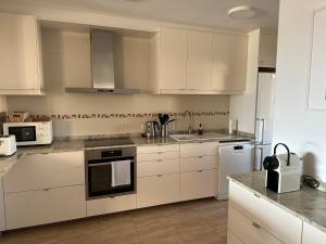 Kuchyň nebo kuchyňský kout v ubytování Casa Mirador - Bonita casa pareada
