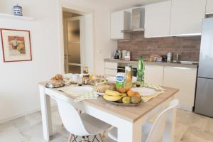 A kitchen or kitchenette at B&B Cava Rossa